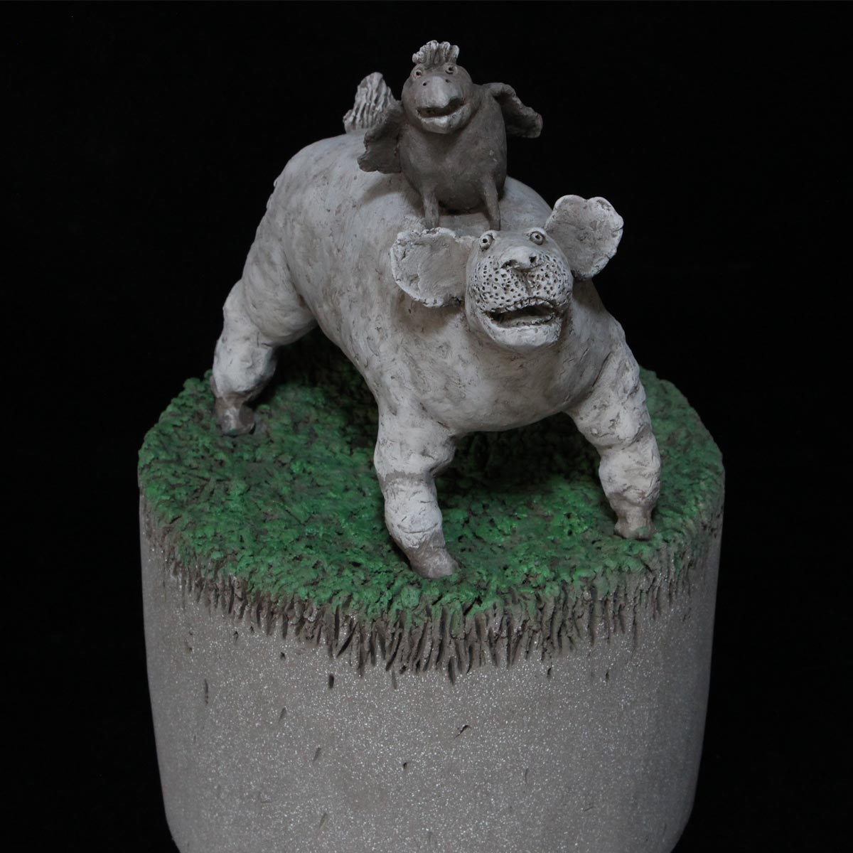 La bête et l'oiseau - Terrecuite de Sophie Favre